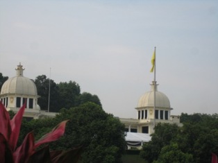 門には馬&警備隊! malaysia_003