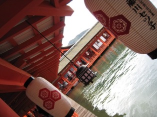 中に入って行きましょう! miyajima_002