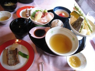 ランチ、色々食べれました。足浴もできるんです☆ yamaguchi_004