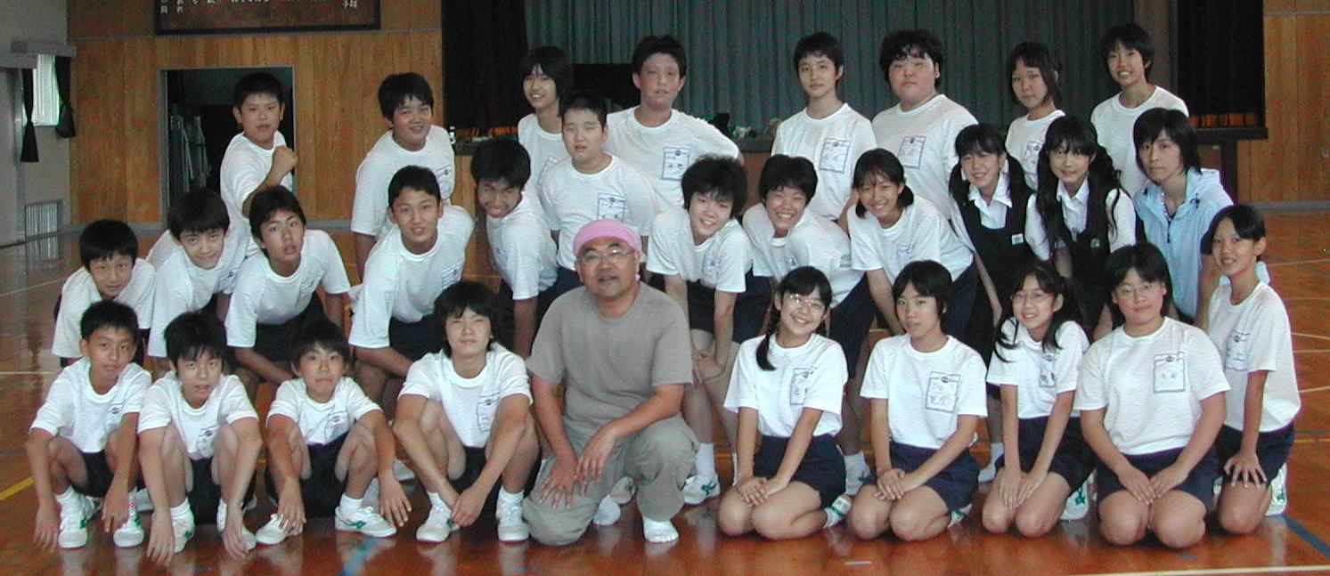 公郷中学校ボディパーカッション生徒画像